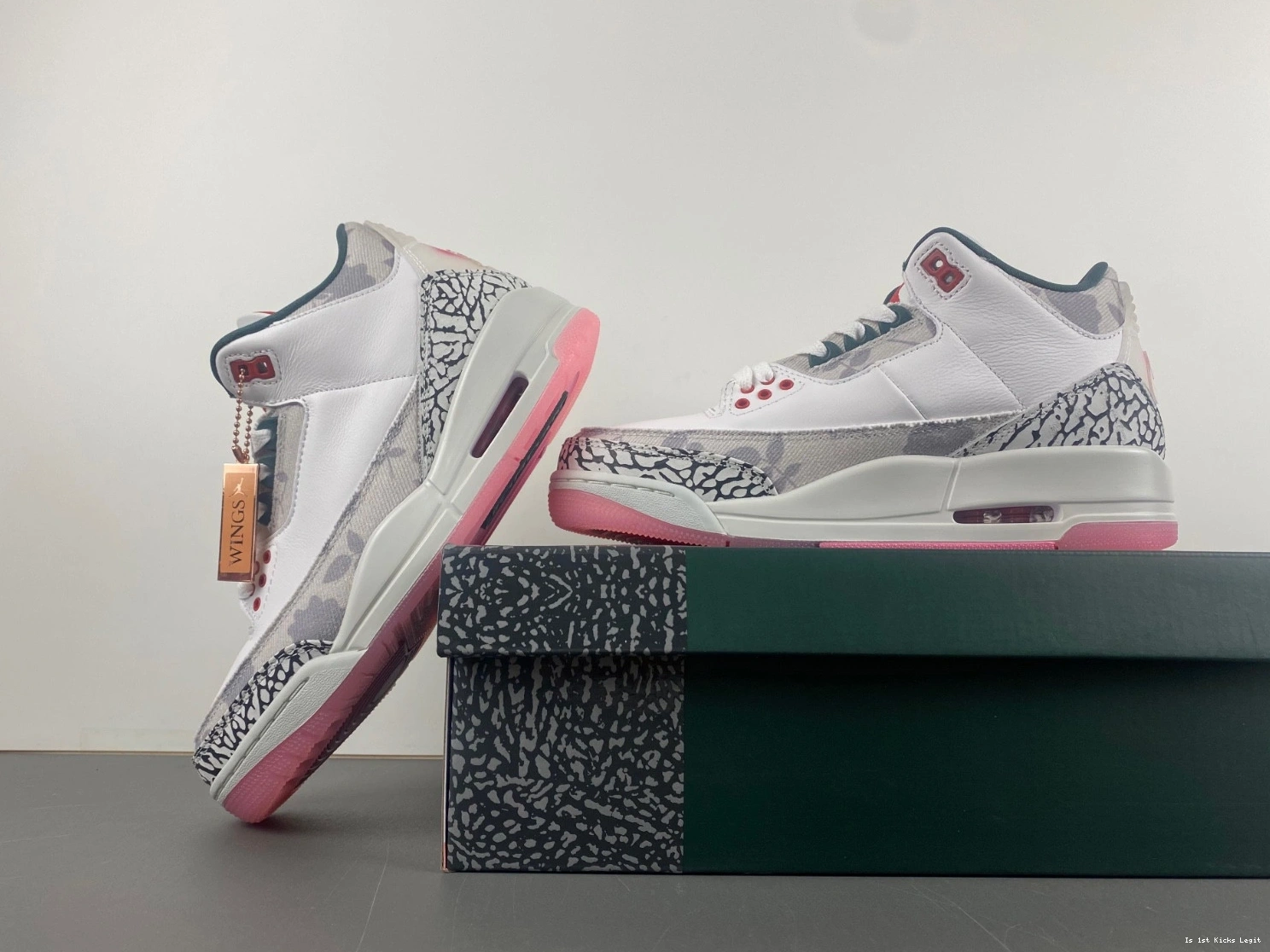 HM6993-100 - Wings Men's 3 Jordan Retro 1218